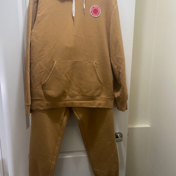 Hudson Bay set sweatshirt XL ,and pants size L in camel 1005 cotton - Picture 7 of 7